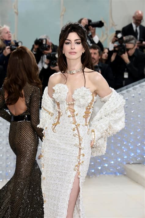 anne hathaway versace dress|anne hathaway met gala dress.